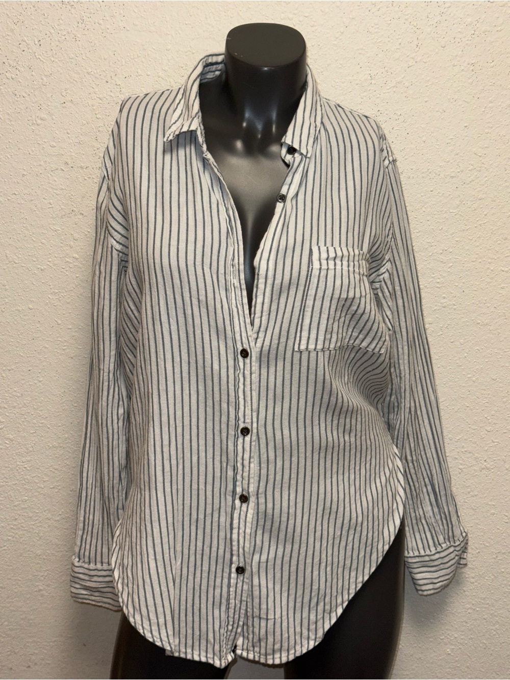 Universal Thread women’s  White and Navy Vertical Stripe Button-Down Shirt